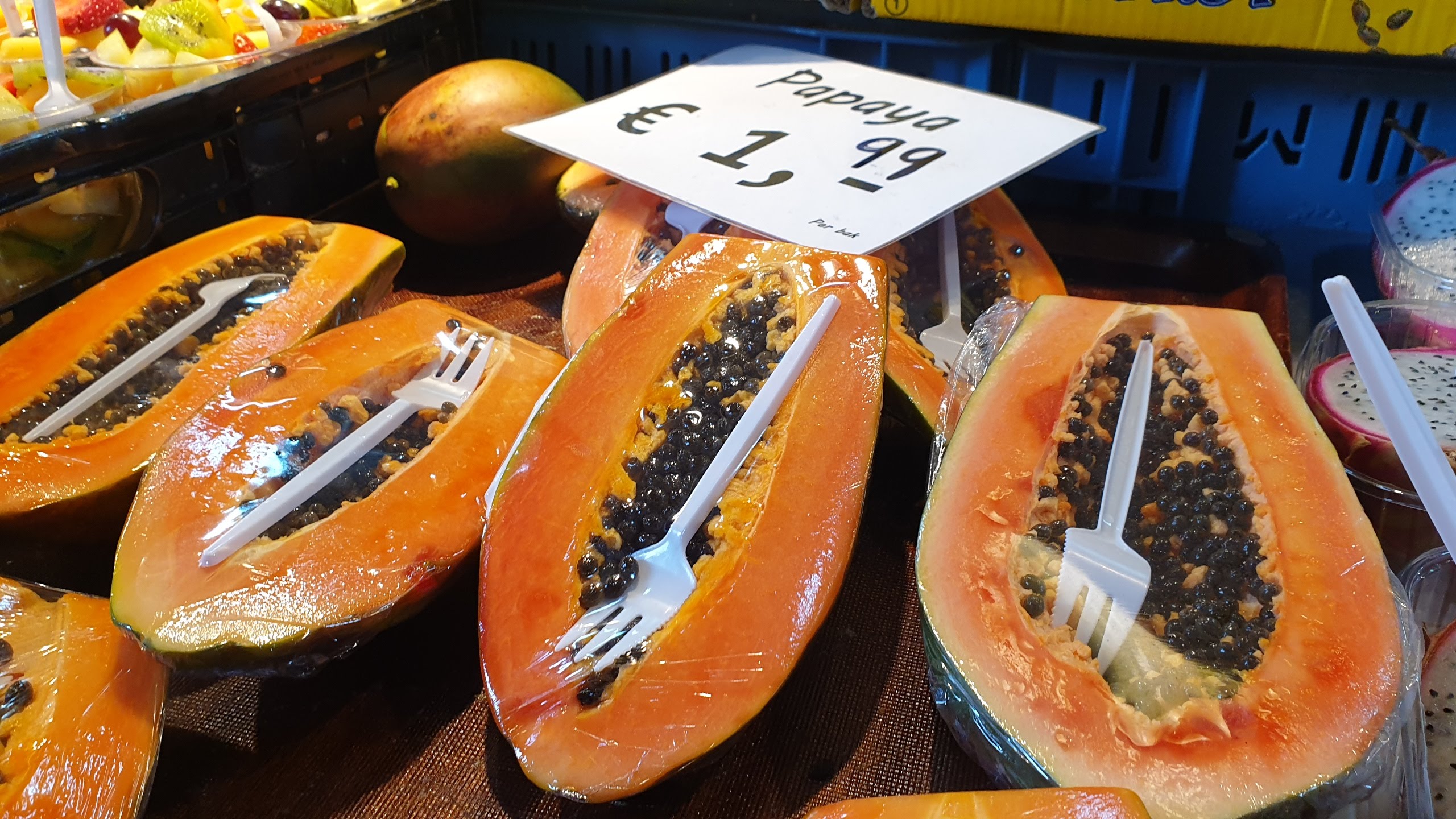 Pepaya, Buah-buahan Eksotis, Buah Tropis, Buah di Belanda, Segar di Belanda, Wisata di Belanda. Supermarket di Belanda. Pemandu Wisata Indonesia di Belanda dan Paris