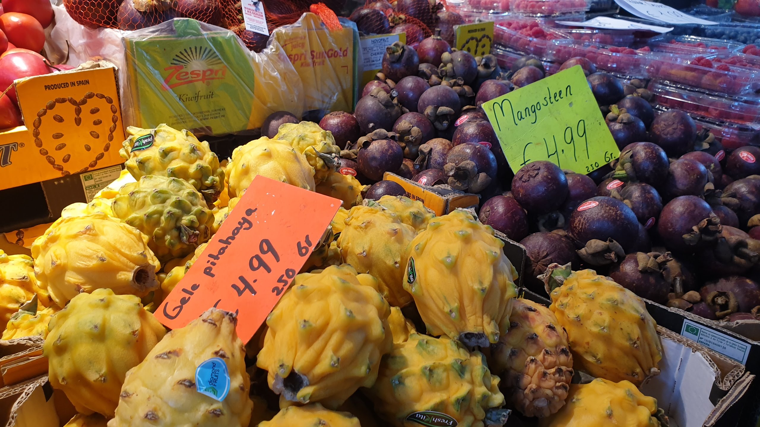 Manggis, Manggosteen, Buah-buahan Eksotis, Buah Tropis, Buah di Belanda, Segar di Belanda, Wisata di Belanda. Supermarket di Belanda. Pemandu Wisata Indonesia di Belanda dan Paris